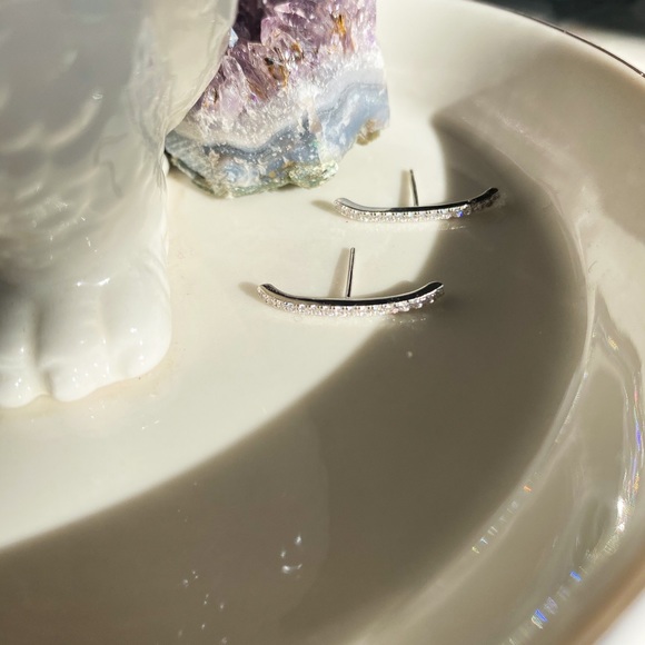 Trendy Ear Cuff - Picture 2 of 5